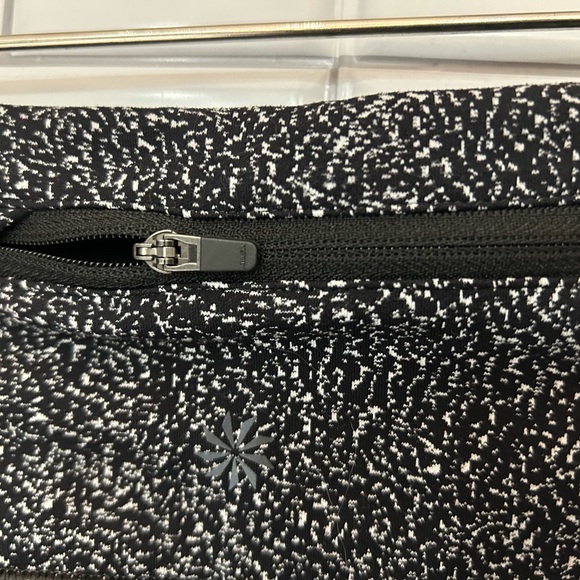 Athleta leggings Full leg/ with pockets Size M - Picture 5 of 7